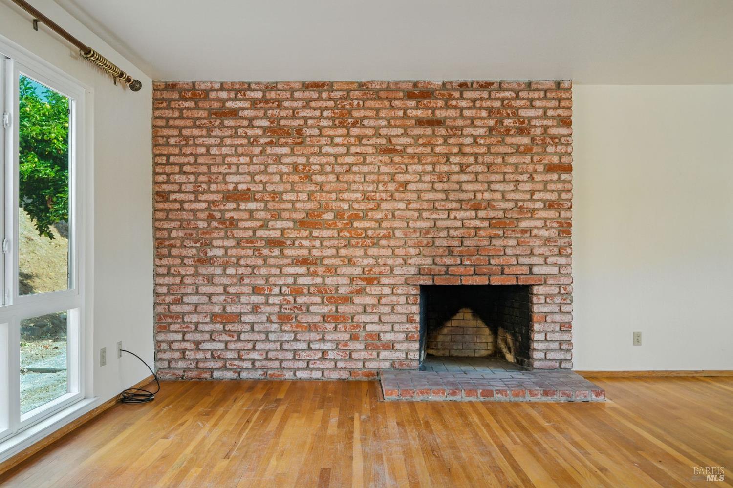 Detail Gallery Image 9 of 51 For 2559 Las Gallinas Ave, San Rafael,  CA 94903 - 5 Beds | 2/1 Baths