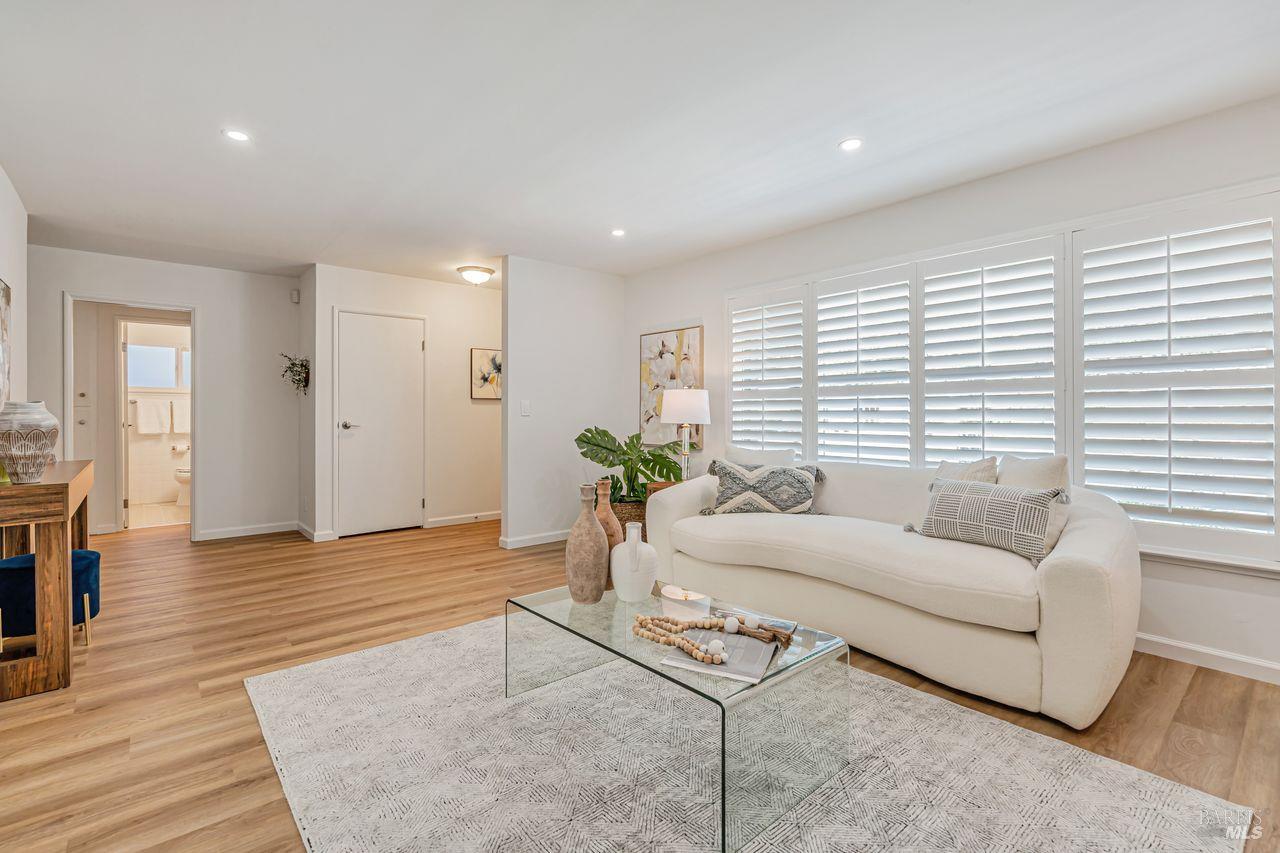 Detail Gallery Image 8 of 38 For 2180 Las Gallinas Ave, San Rafael,  CA 94903 - 3 Beds | 2 Baths