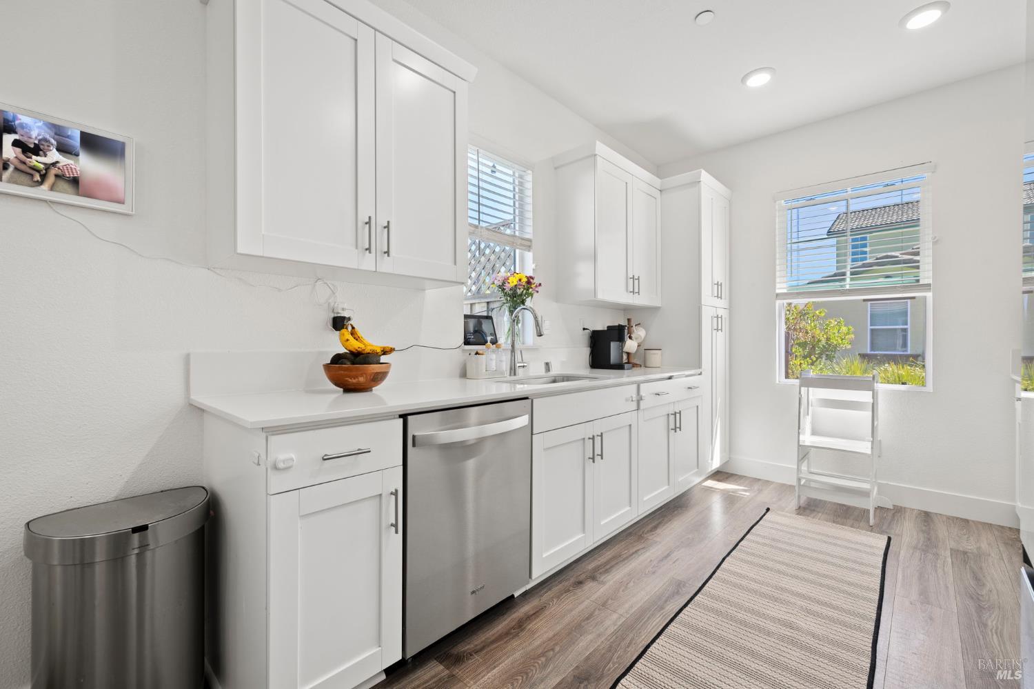 Detail Gallery Image 9 of 25 For 6048 Oak Leaf Pl, Rohnert Park,  CA 94928 - 3 Beds | 2/1 Baths