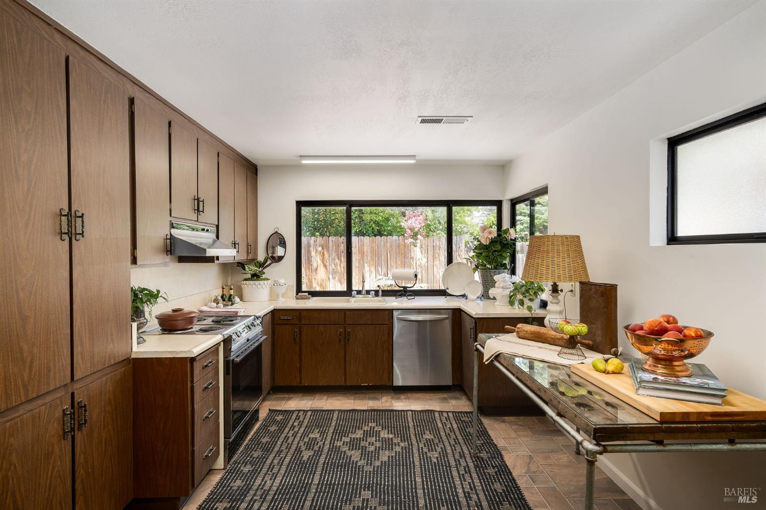 Detail Gallery Image 10 of 36 For 1560 Salvador Ave, Napa,  CA 94558 - 3 Beds | 2 Baths