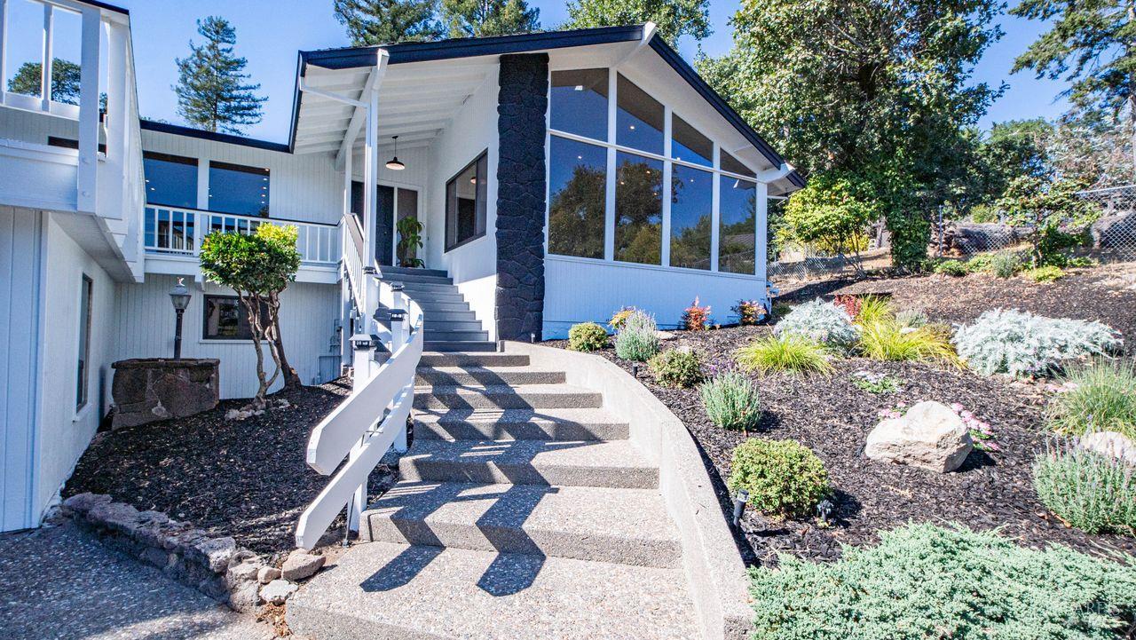 Detail Gallery Image 3 of 70 For 3351 Miraloma Dr, Santa Rosa,  CA 95404 - 4 Beds | 3 Baths