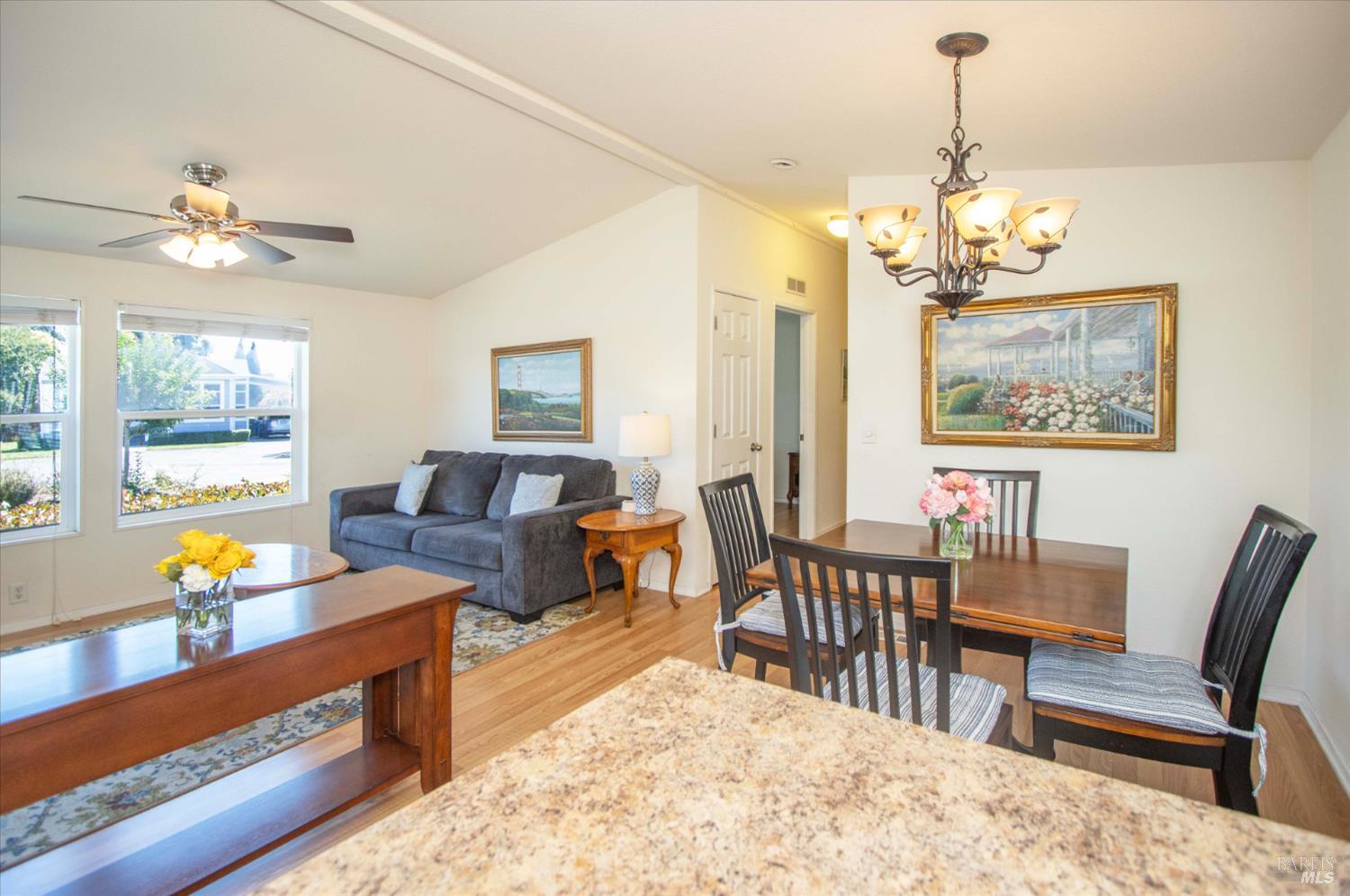 Detail Gallery Image 11 of 33 For 63 Oakwood Dr, Petaluma,  CA 94954 - 3 Beds | 2 Baths