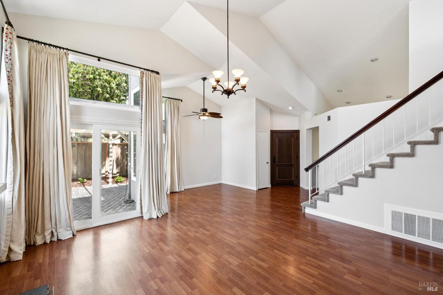 Detail Gallery Image 12 of 82 For 772 Barton Way, Benicia,  CA 94510 - 3 Beds | 2 Baths