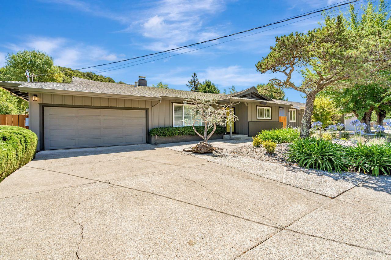 Detail Gallery Image 3 of 38 For 2180 Las Gallinas Ave, San Rafael,  CA 94903 - 3 Beds | 2 Baths