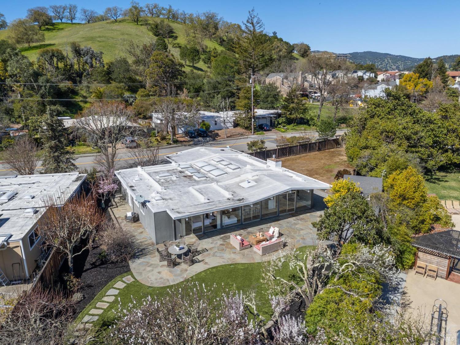 Detail Gallery Image 25 of 47 For 35 Golden Hinde Blvd, San Rafael,  CA 94903 - 4 Beds | 2 Baths