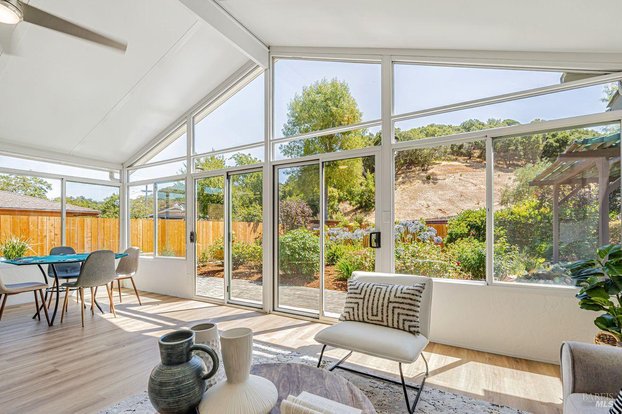 Detail Gallery Image 13 of 38 For 2180 Las Gallinas Ave, San Rafael,  CA 94903 - 3 Beds | 2 Baths