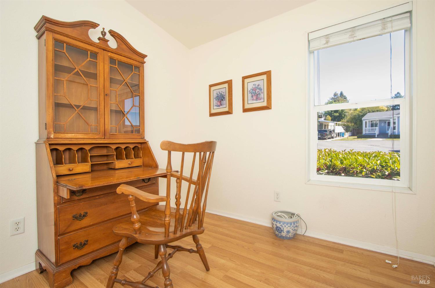 Detail Gallery Image 17 of 33 For 63 Oakwood Dr, Petaluma,  CA 94954 - 3 Beds | 2 Baths