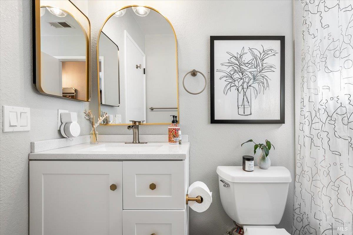 Detail Gallery Image 27 of 39 For 2707 Lakeview Dr, Santa Rosa,  CA 95405 - 2 Beds | 1 Baths