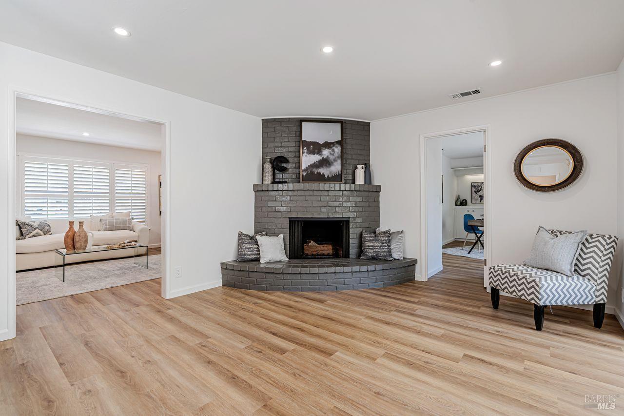 Detail Gallery Image 9 of 38 For 2180 Las Gallinas Ave, San Rafael,  CA 94903 - 3 Beds | 2 Baths