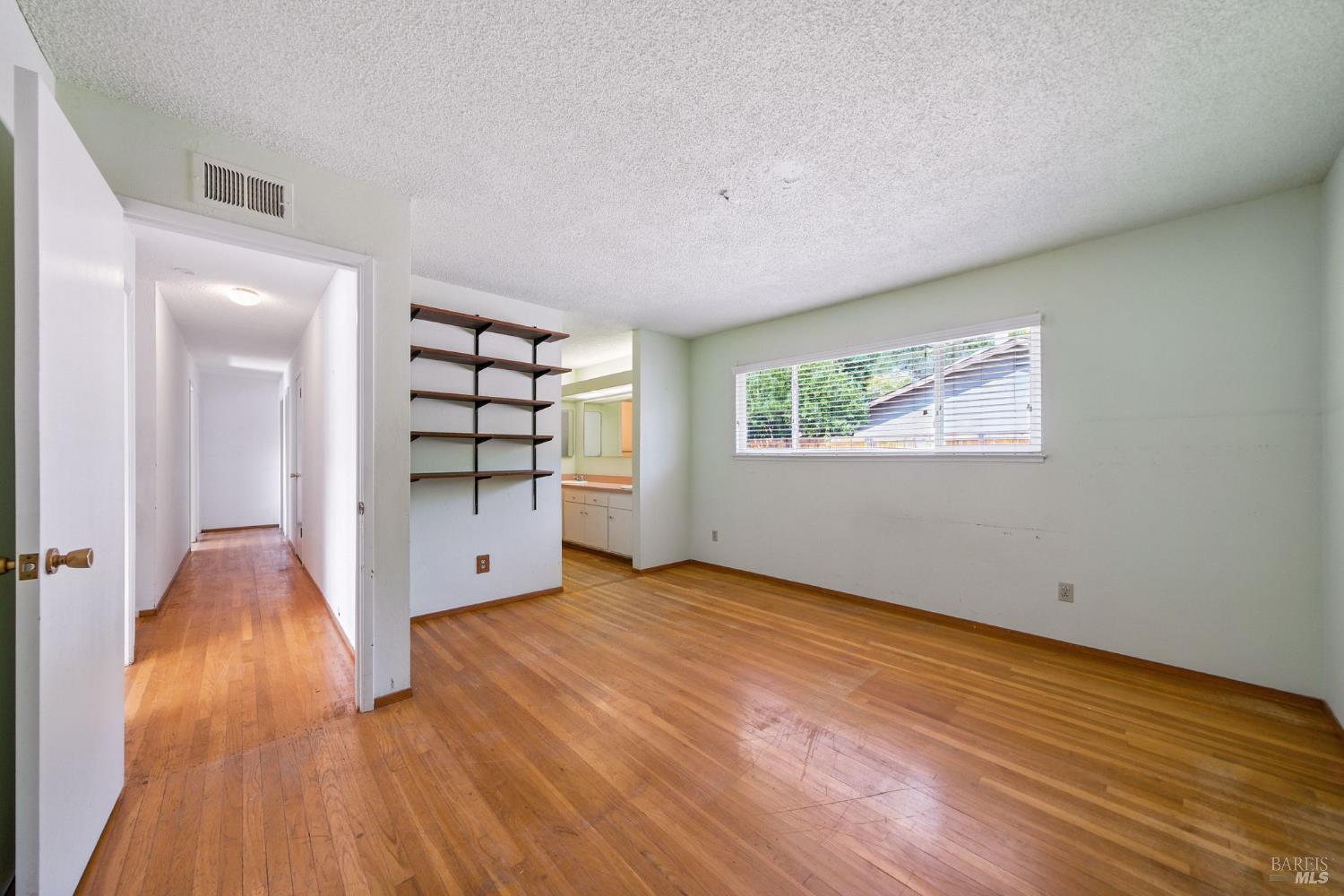 Detail Gallery Image 15 of 51 For 2559 Las Gallinas Ave, San Rafael,  CA 94903 - 5 Beds | 2/1 Baths