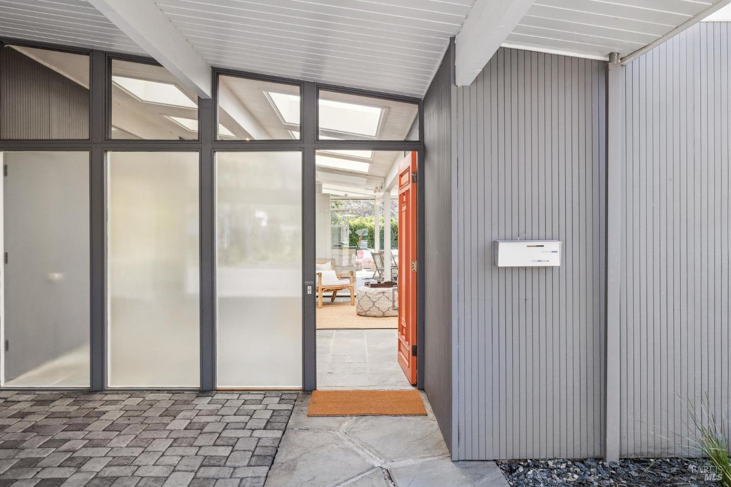 Detail Gallery Image 9 of 47 For 35 Golden Hinde Blvd, San Rafael,  CA 94903 - 4 Beds | 2 Baths