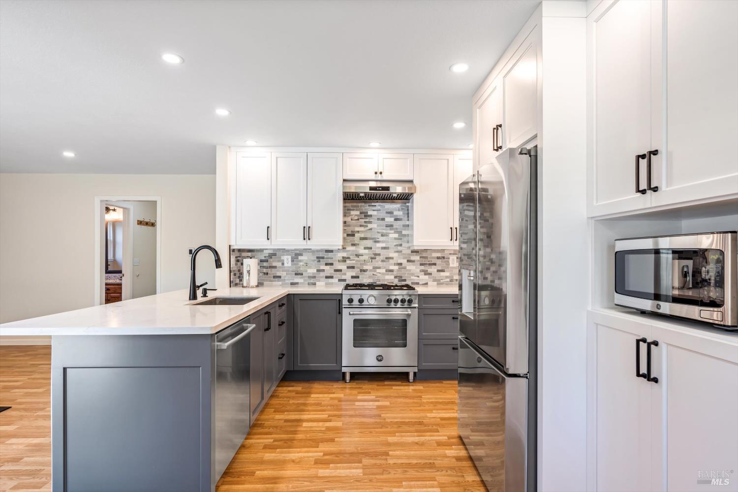 Detail Gallery Image 7 of 35 For 212 Mendelssohn Ct, Cotati,  CA 94931 - 3 Beds | 2/1 Baths