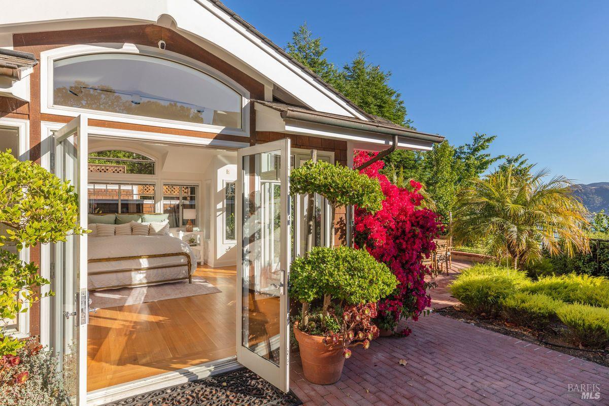Detail Gallery Image 35 of 61 For 335 Golden Gate Ave, Belvedere,  CA 94920 - 4 Beds | 4/1 Baths