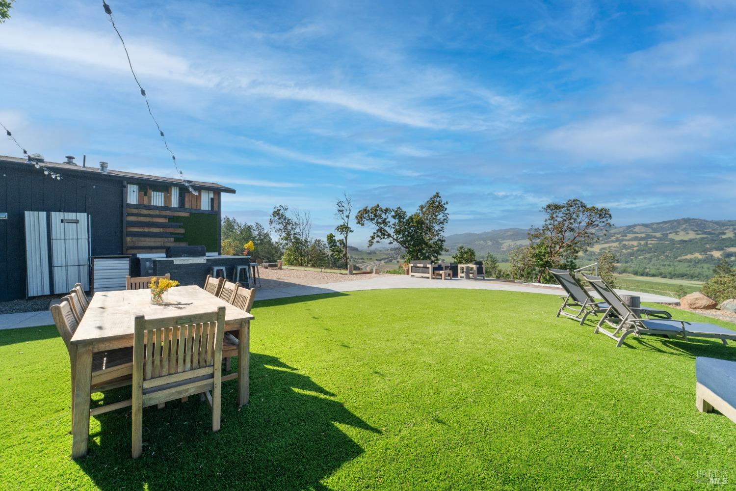 Detail Gallery Image 14 of 58 For 22855 Chianti Rd, Geyserville,  CA 95441 - 5 Beds | 3/1 Baths