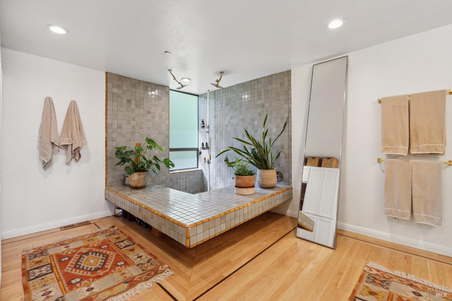 Detail Gallery Image 29 of 60 For 222 Marguerite Ave, Mill Valley,  CA 94941 - 4 Beds | 5 Baths