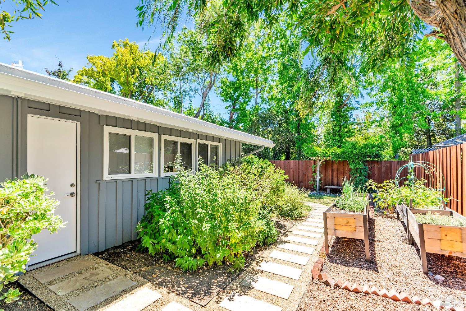 Detail Gallery Image 21 of 23 For 555 Wisteria Way, San Rafael,  CA 94903 - 3 Beds | 2 Baths
