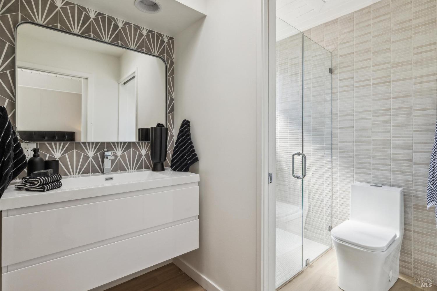 Detail Gallery Image 5 of 47 For 35 Golden Hinde Blvd, San Rafael,  CA 94903 - 4 Beds | 2 Baths