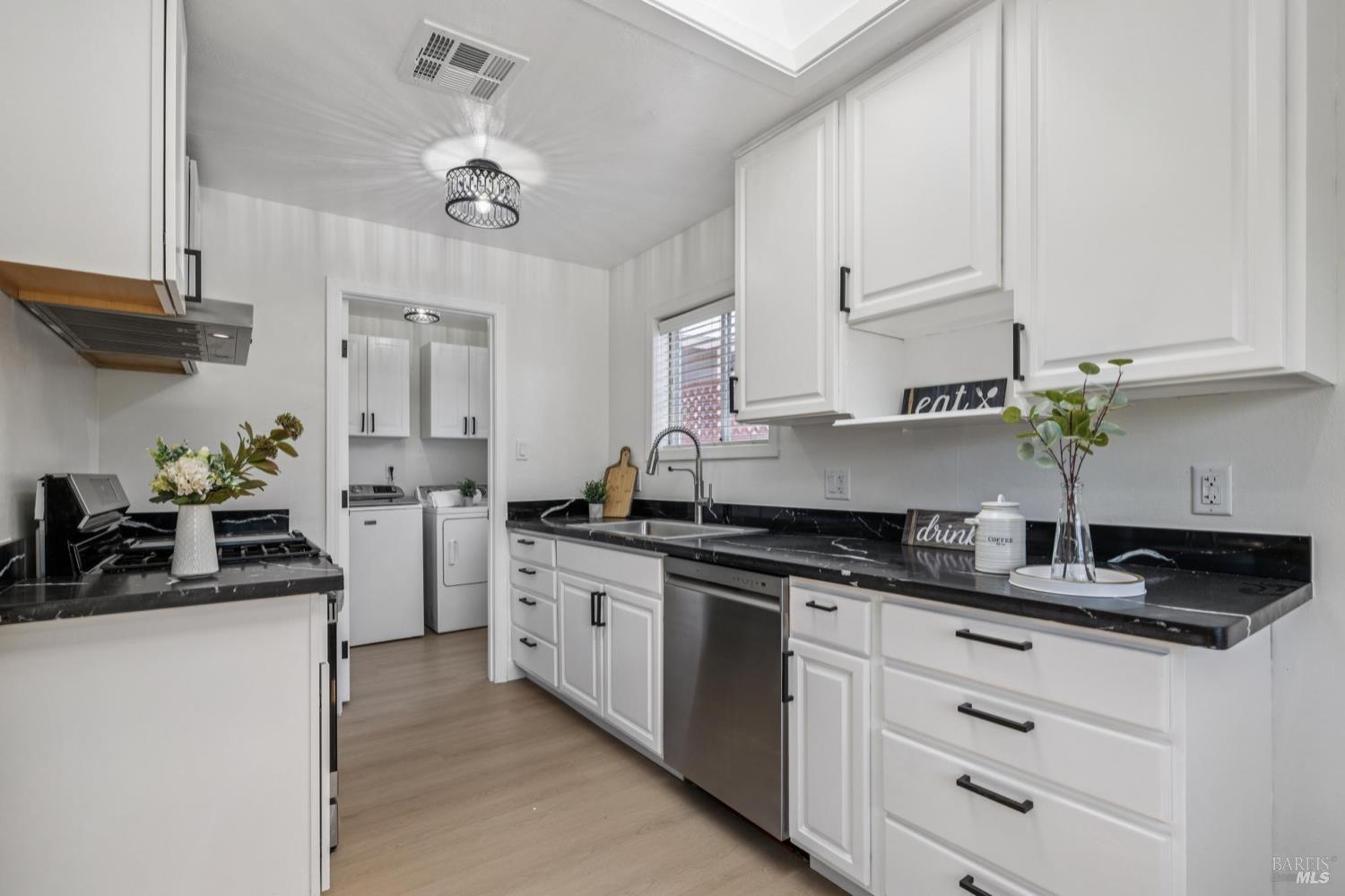 Detail Gallery Image 11 of 38 For 846 Wilmac Ave, Novato,  CA 94947 - – Beds | – Baths