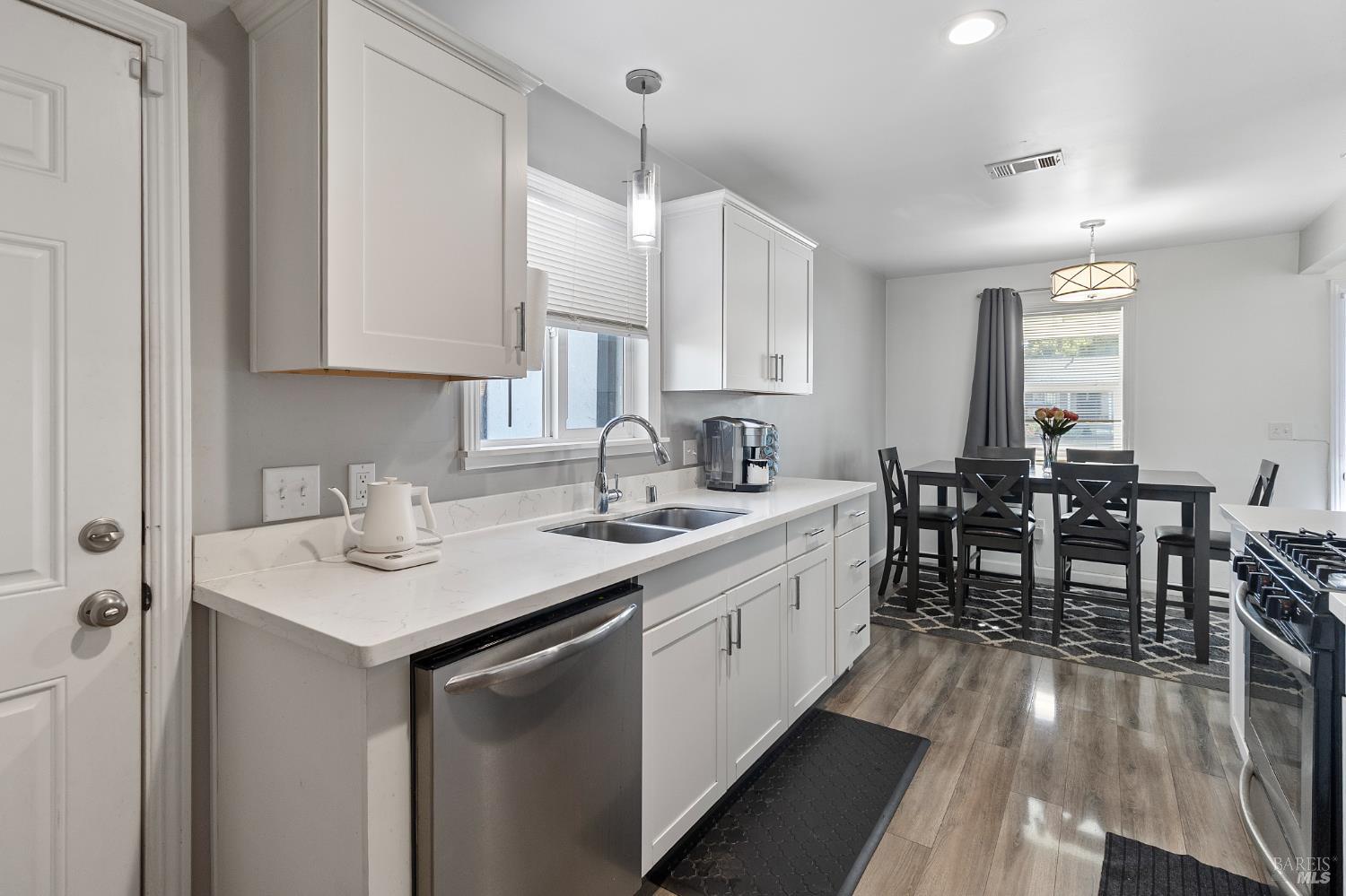 Detail Gallery Image 11 of 33 For 1990 Griffin Dr, Vallejo,  CA 94589 - 3 Beds | 2 Baths