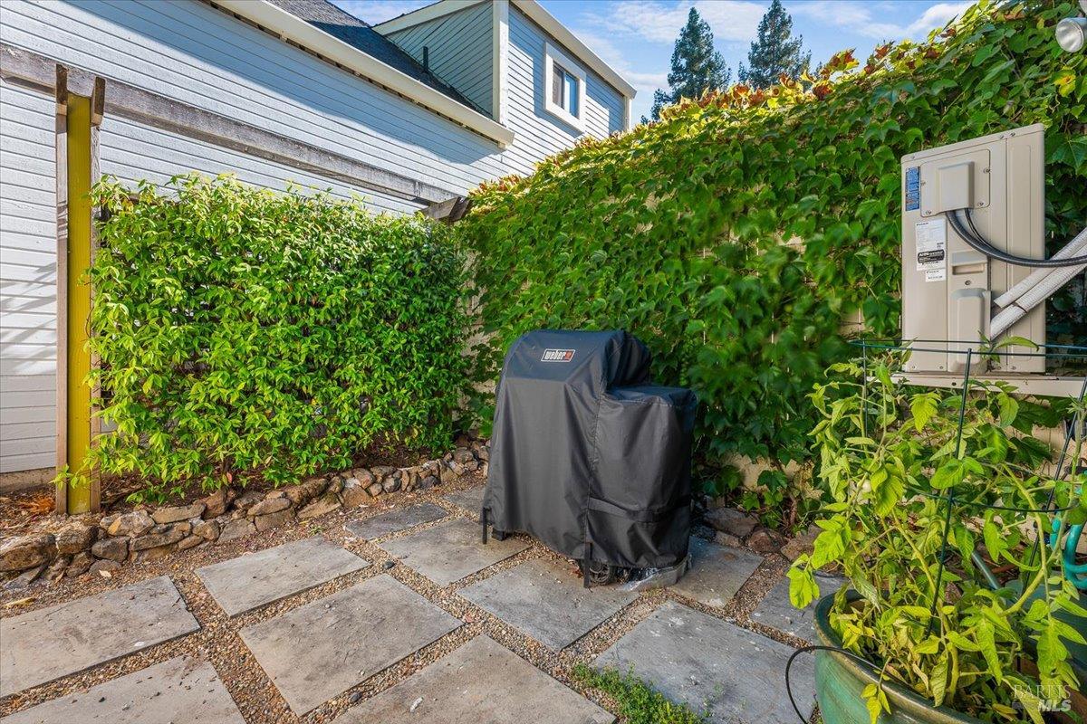 Detail Gallery Image 30 of 39 For 2707 Lakeview Dr, Santa Rosa,  CA 95405 - 2 Beds | 1 Baths
