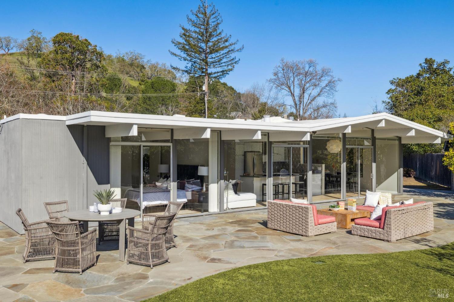 Detail Gallery Image 26 of 47 For 35 Golden Hinde Blvd, San Rafael,  CA 94903 - 4 Beds | 2 Baths