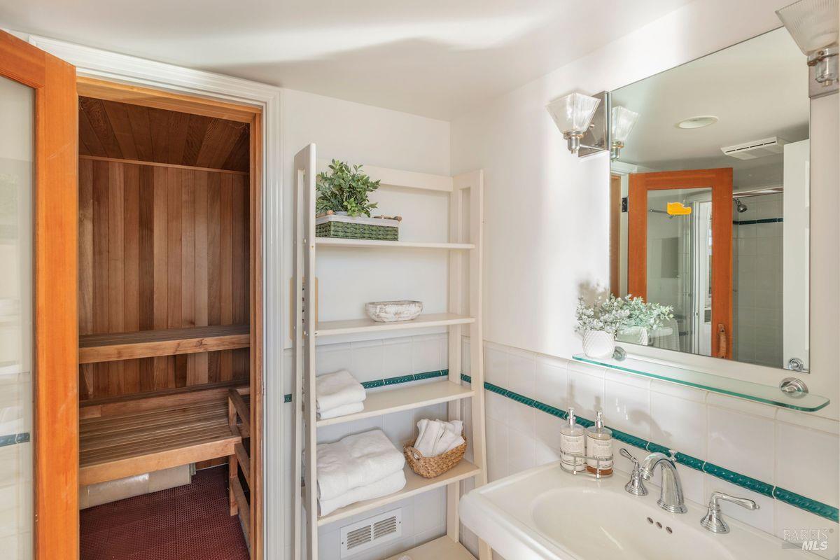 Detail Gallery Image 39 of 61 For 335 Golden Gate Ave, Belvedere,  CA 94920 - 4 Beds | 4/1 Baths