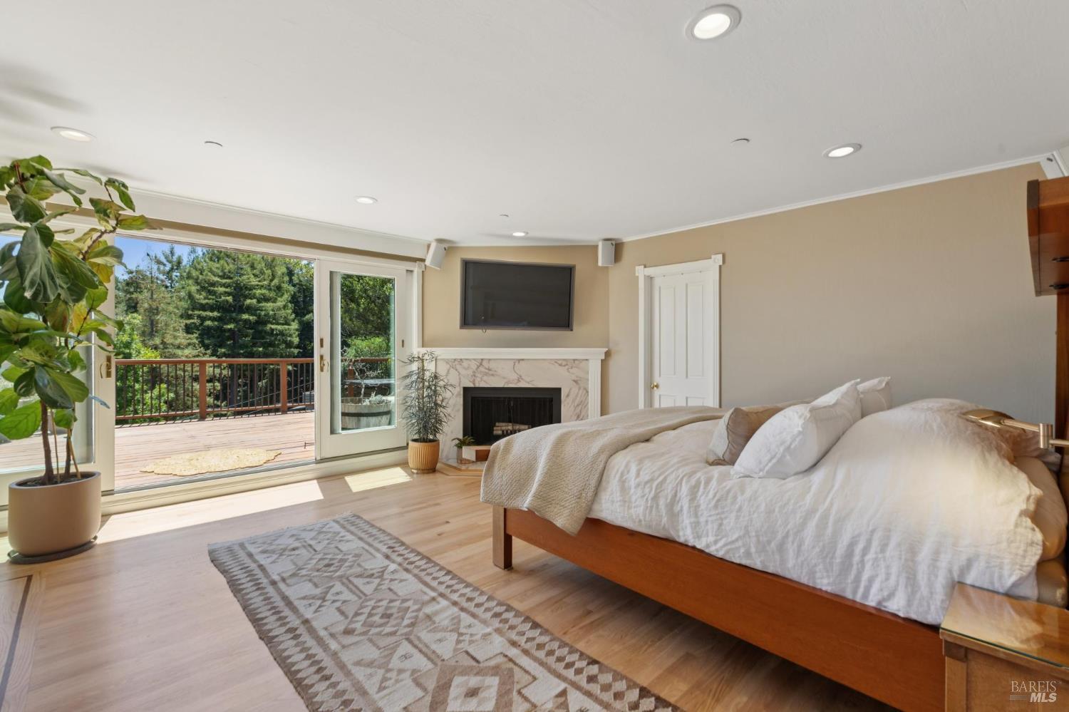 Detail Gallery Image 22 of 60 For 222 Marguerite Ave, Mill Valley,  CA 94941 - 4 Beds | 5 Baths