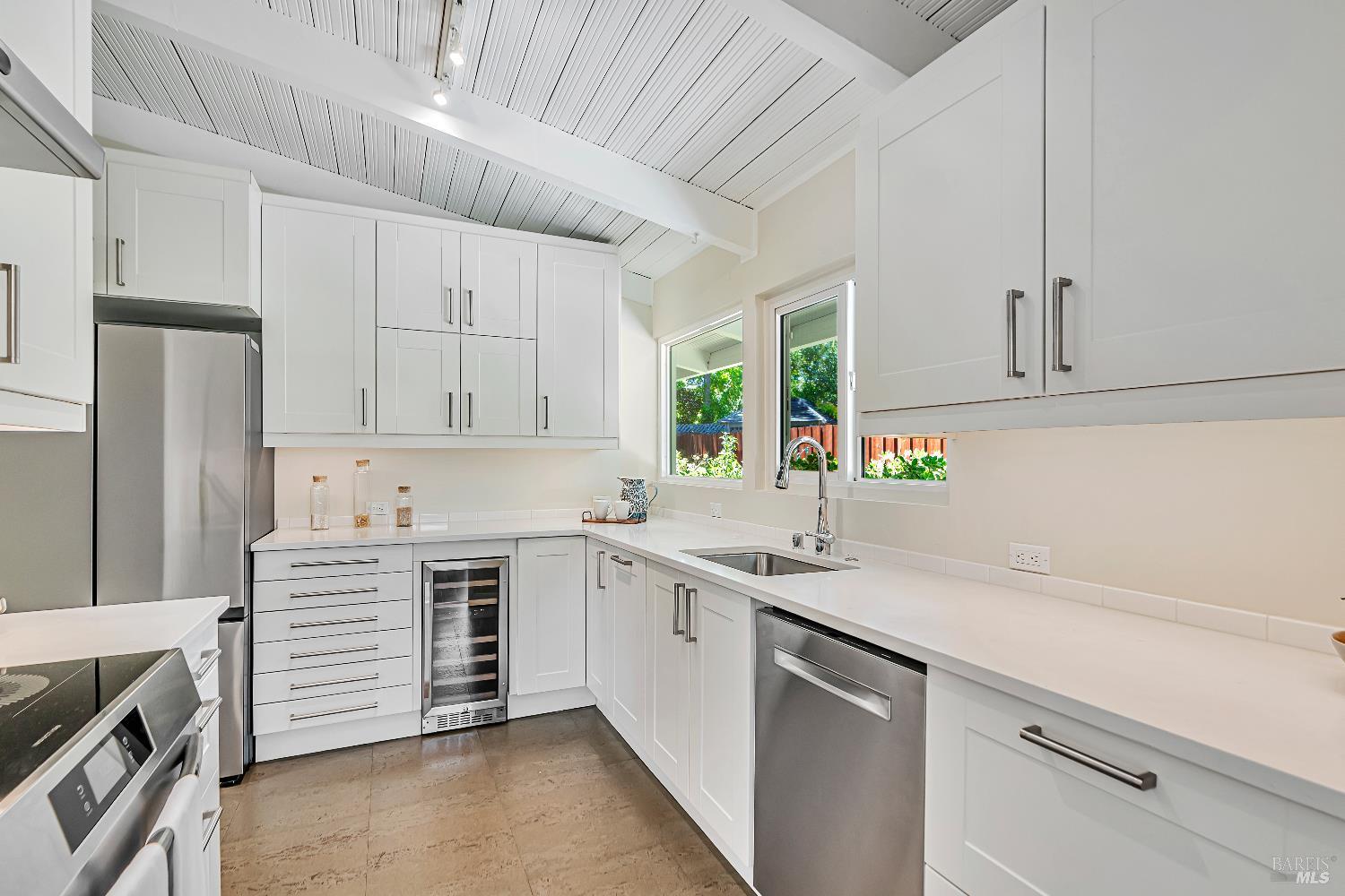 Detail Gallery Image 7 of 23 For 555 Wisteria Way, San Rafael,  CA 94903 - 3 Beds | 2 Baths