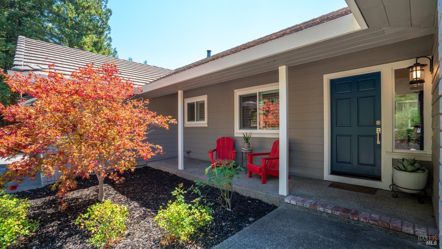 Detail Gallery Image 3 of 29 For 219 Burgundy Rd, Healdsburg,  CA 95448 - 4 Beds | 2 Baths