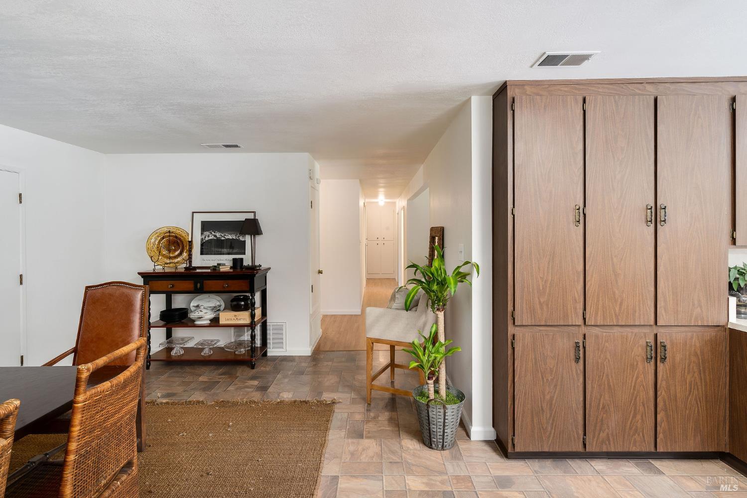 Detail Gallery Image 14 of 36 For 1560 Salvador Ave, Napa,  CA 94558 - 3 Beds | 2 Baths
