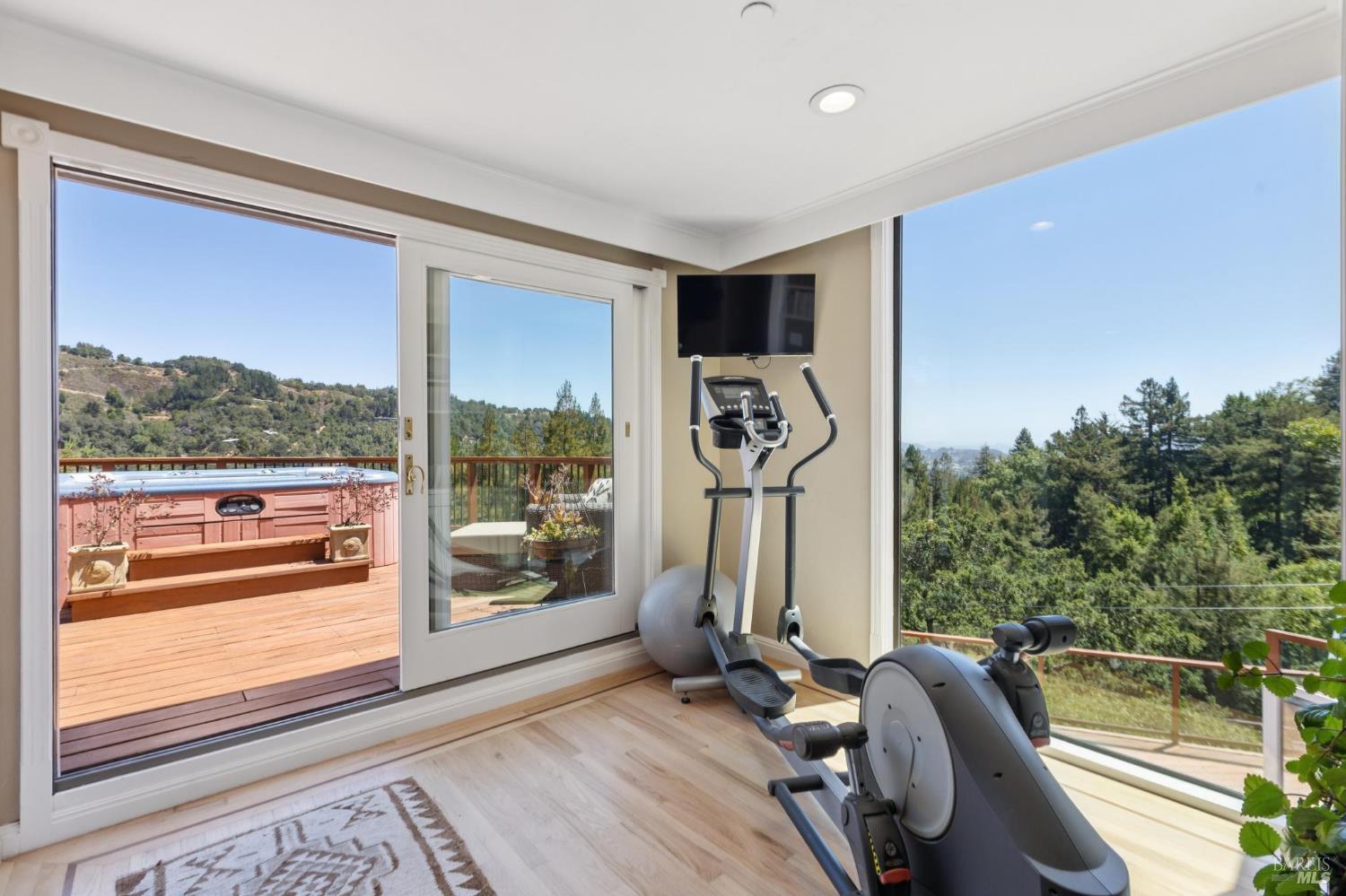 Detail Gallery Image 33 of 60 For 222 Marguerite Ave, Mill Valley,  CA 94941 - 4 Beds | 5 Baths