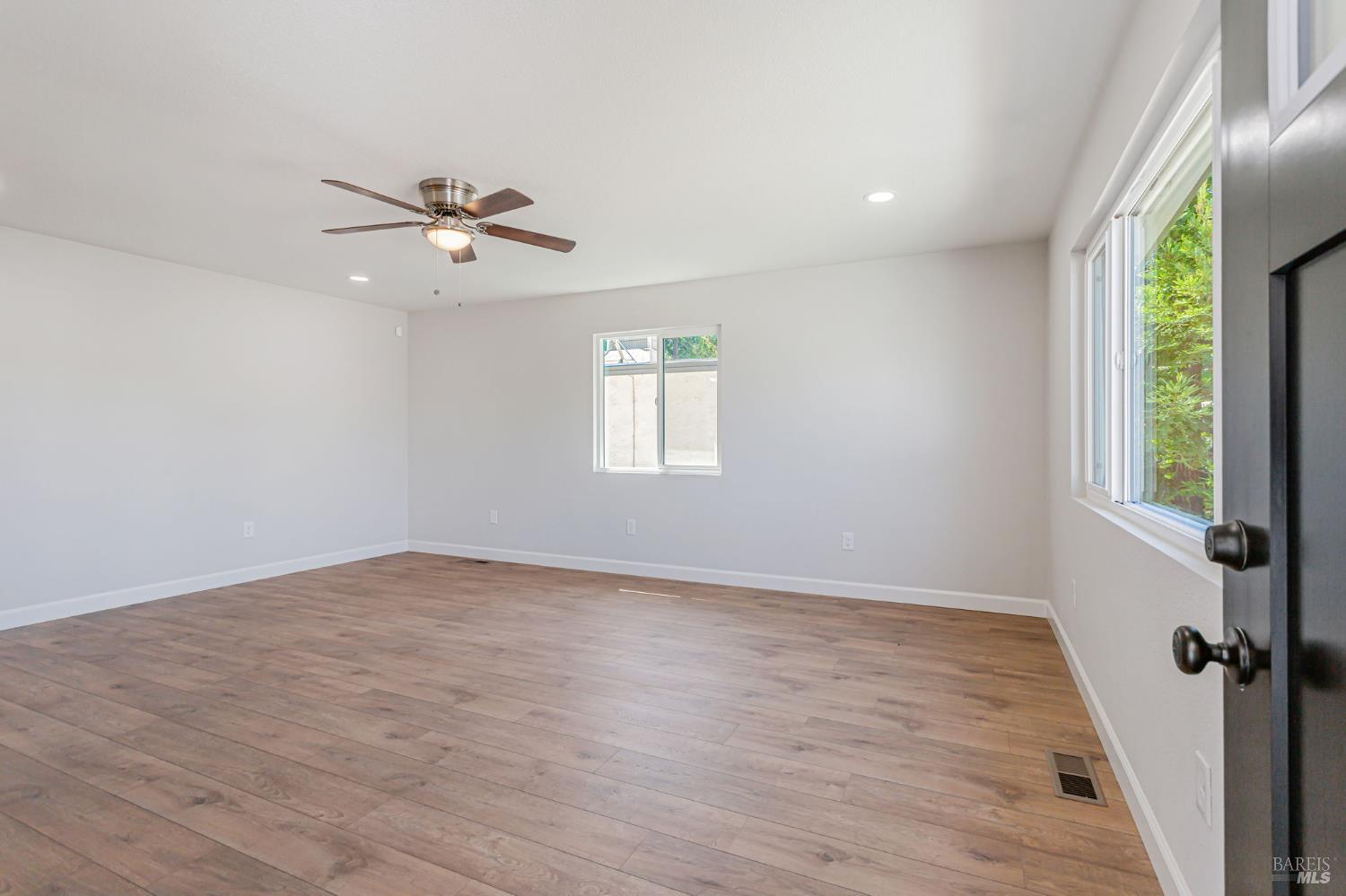 Detail Gallery Image 6 of 33 For 331 N West St, Vacaville,  CA 95688 - 3 Beds | 2 Baths
