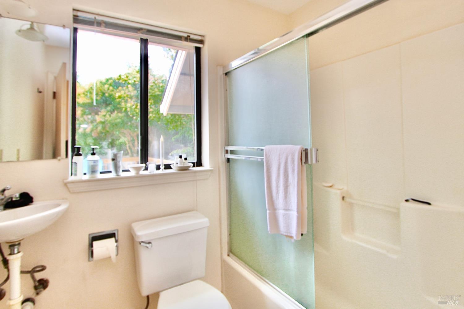 Detail Gallery Image 27 of 62 For 3700 Deer Meadow Ln, Occidental,  CA 95465 - 2 Beds | 2/1 Baths