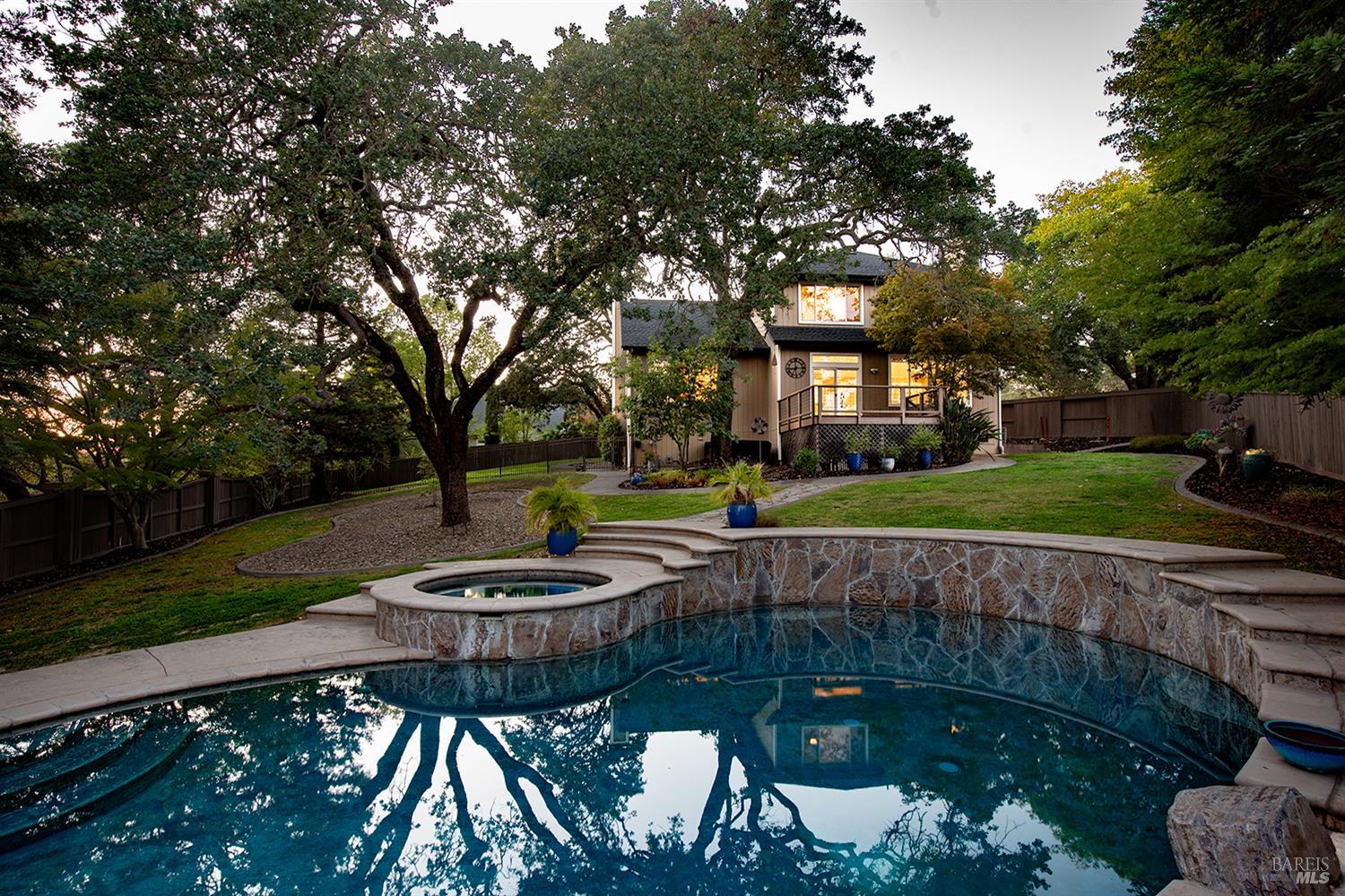Detail Gallery Image 5 of 35 For 1209 Davida Ct, Windsor,  CA 95492 - 5 Beds | 3 Baths