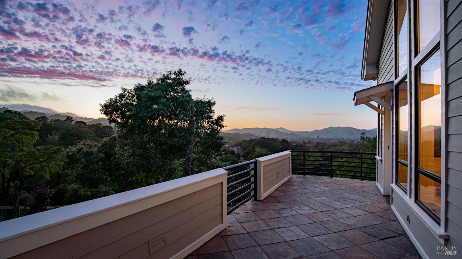 Detail Gallery Image 14 of 75 For 55 Wildwood Ln, Novato,  CA 94947 - 4 Beds | 4/1 Baths