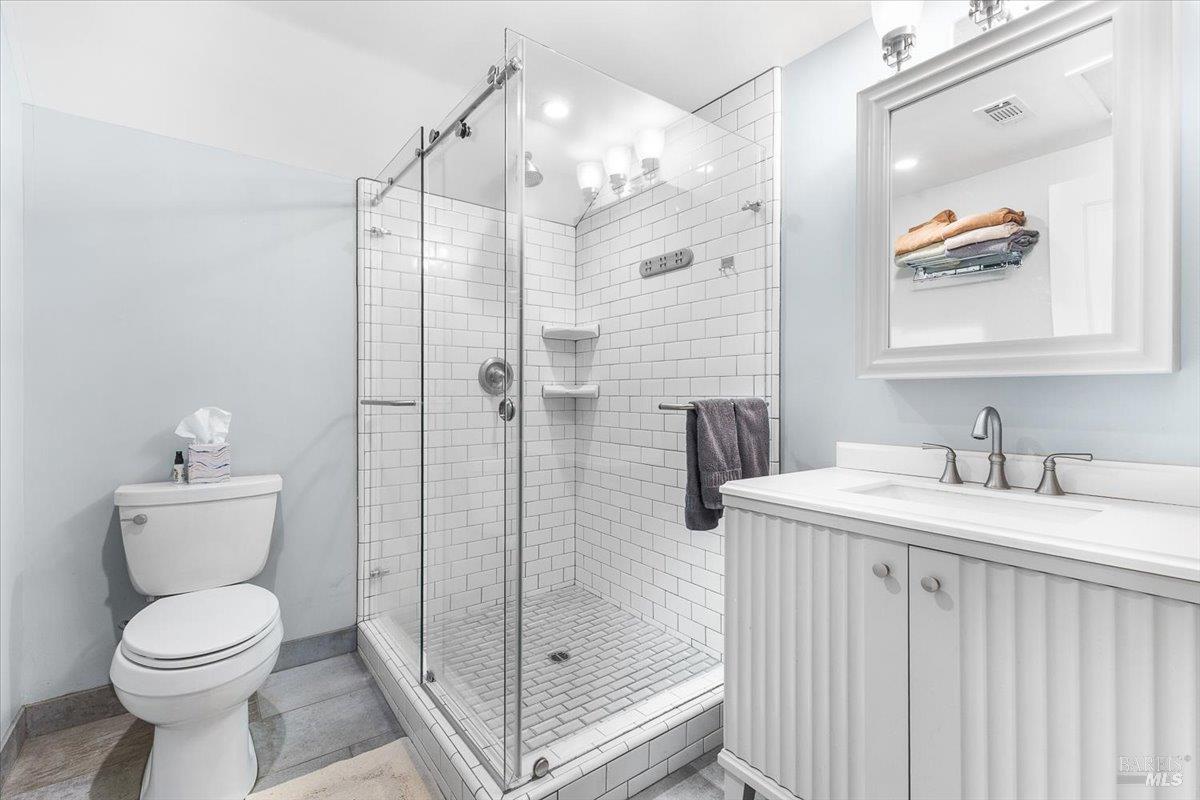 Detail Gallery Image 18 of 34 For 421 University St, Healdsburg,  CA 95448 - 3 Beds | 2/1 Baths