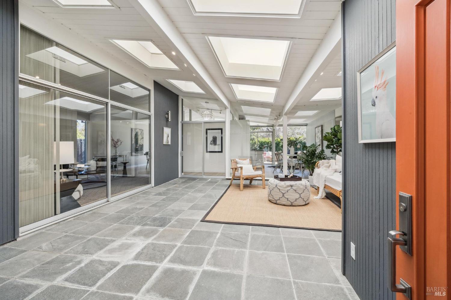 Detail Gallery Image 10 of 47 For 35 Golden Hinde Blvd, San Rafael,  CA 94903 - 4 Beds | 2 Baths