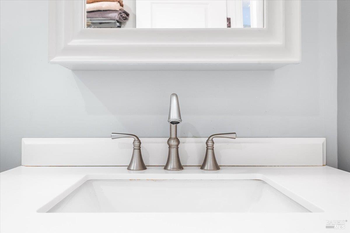 Detail Gallery Image 19 of 34 For 421 University St, Healdsburg,  CA 95448 - 3 Beds | 2/1 Baths