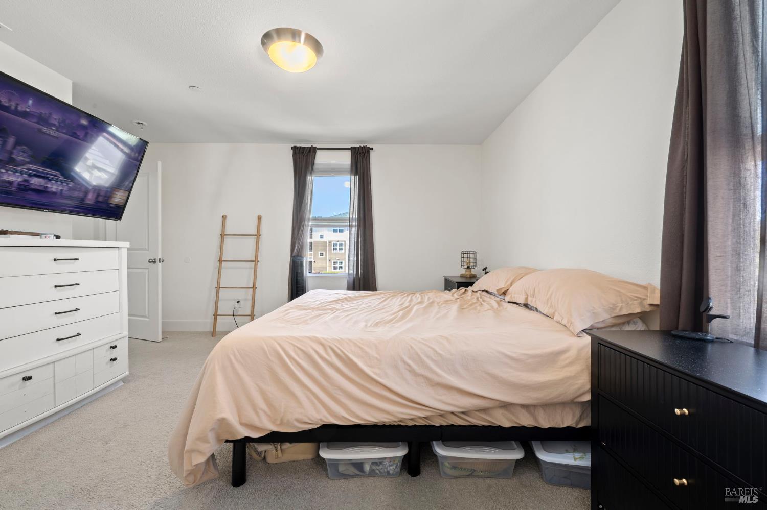 Detail Gallery Image 14 of 25 For 6048 Oak Leaf Pl, Rohnert Park,  CA 94928 - 3 Beds | 2/1 Baths