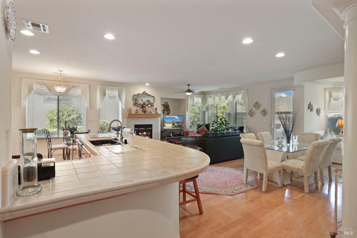 Detail Gallery Image 9 of 47 For 409 Laurel Pl, Rio Vista,  CA 94571 - 2 Beds | 2 Baths
