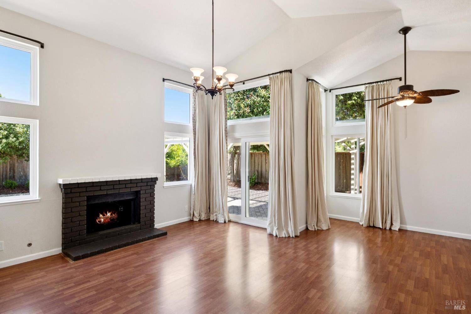 Detail Gallery Image 16 of 82 For 772 Barton Way, Benicia,  CA 94510 - 3 Beds | 2 Baths