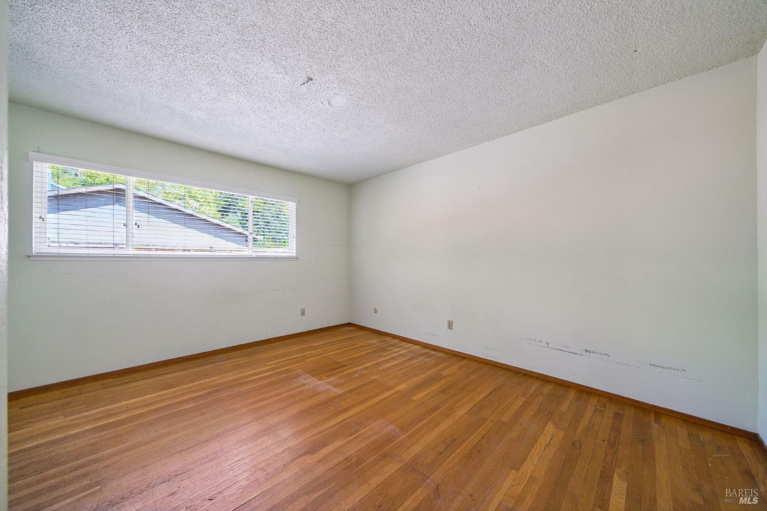 Detail Gallery Image 21 of 51 For 2559 Las Gallinas Ave, San Rafael,  CA 94903 - 5 Beds | 2/1 Baths