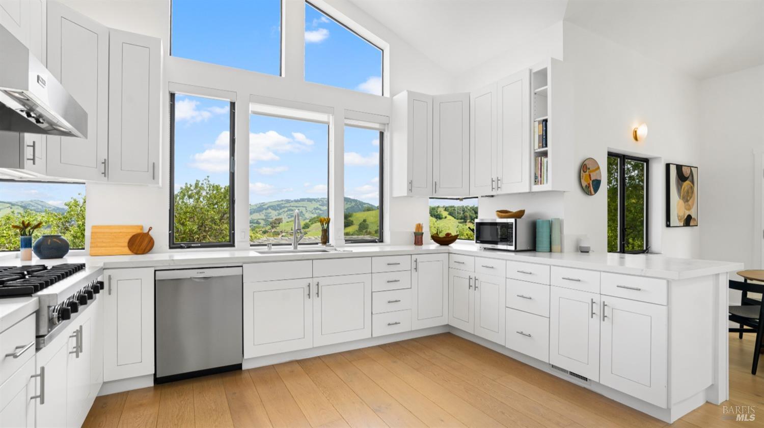 Detail Gallery Image 17 of 75 For 55 Wildwood Ln, Novato,  CA 94947 - 4 Beds | 4/1 Baths