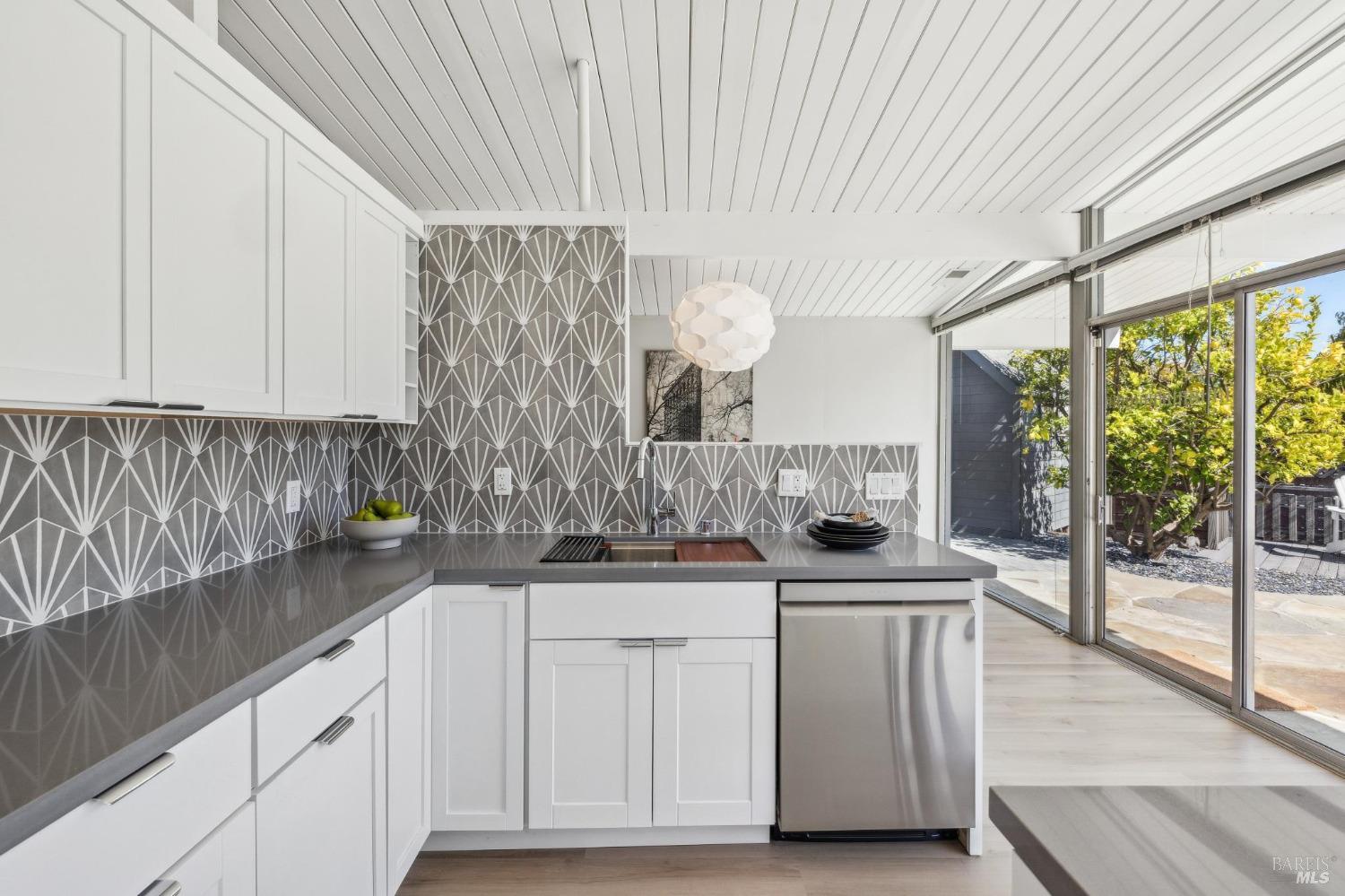 Detail Gallery Image 18 of 47 For 35 Golden Hinde Blvd, San Rafael,  CA 94903 - 4 Beds | 2 Baths