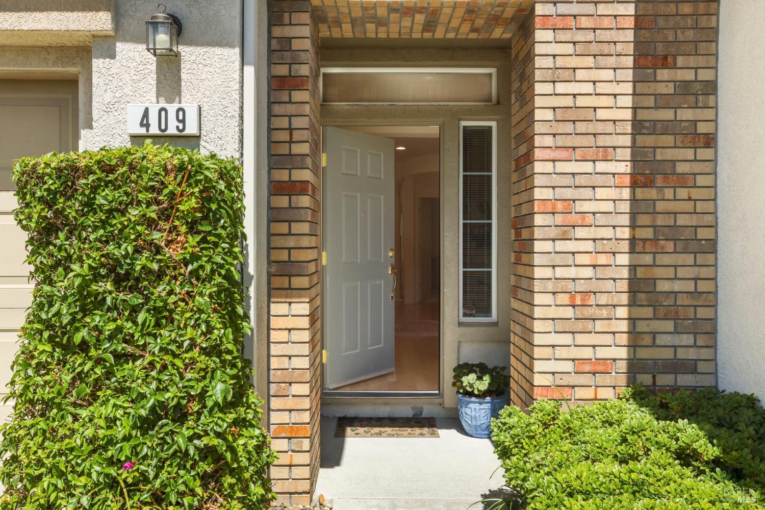 Detail Gallery Image 5 of 47 For 409 Laurel Pl, Rio Vista,  CA 94571 - 2 Beds | 2 Baths