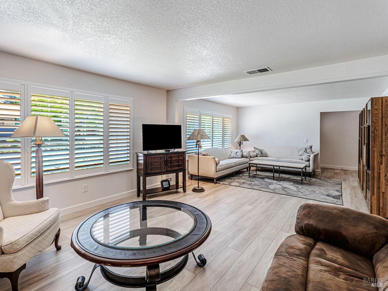 Detail Gallery Image 7 of 29 For 4793 Glencannon St, Santa Rosa,  CA 95405 - 3 Beds | 2 Baths
