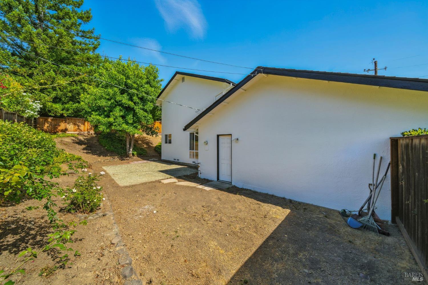 Detail Gallery Image 33 of 51 For 2559 Las Gallinas Ave, San Rafael,  CA 94903 - 5 Beds | 2/1 Baths