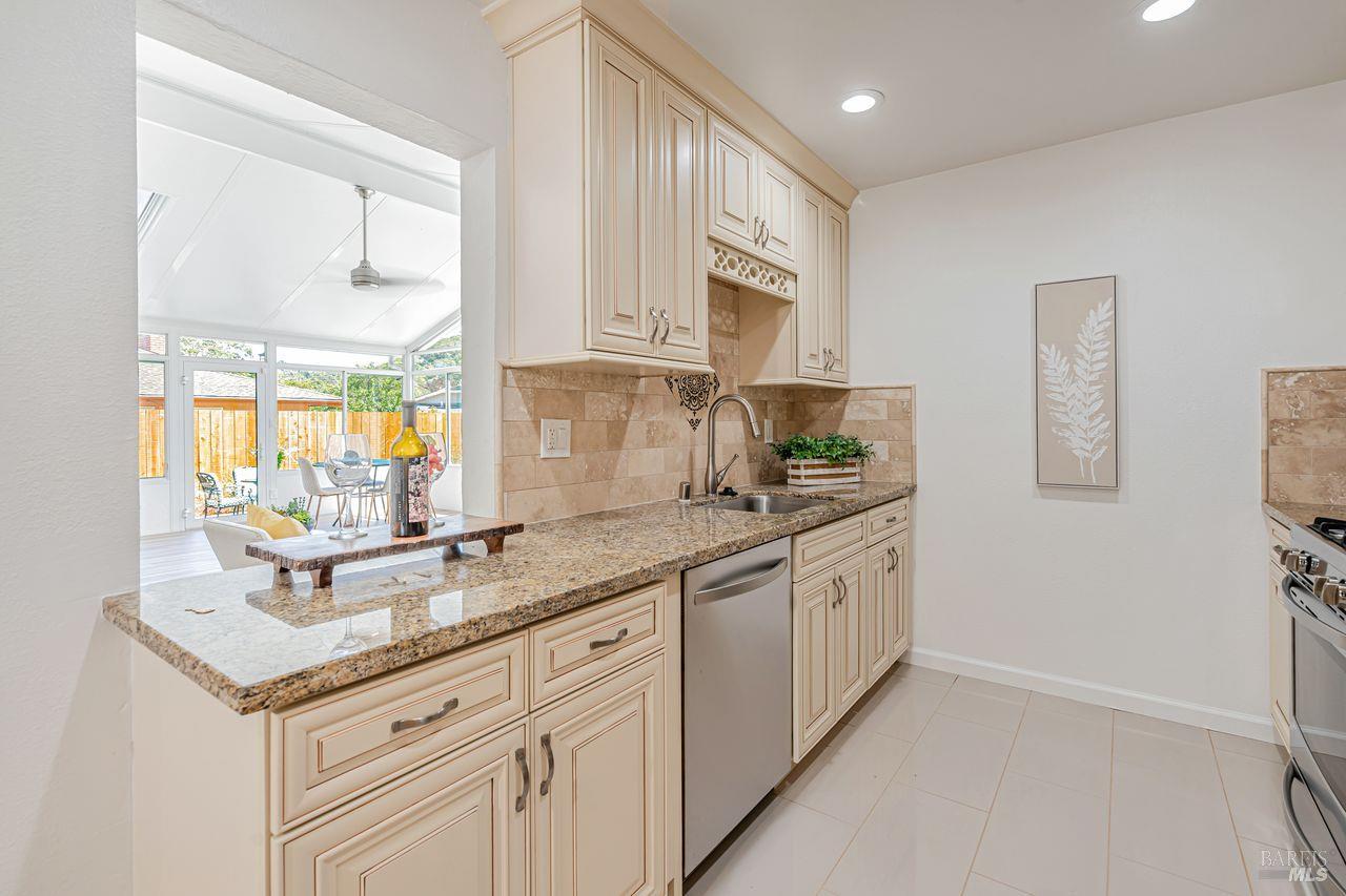 Detail Gallery Image 17 of 38 For 2180 Las Gallinas Ave, San Rafael,  CA 94903 - 3 Beds | 2 Baths