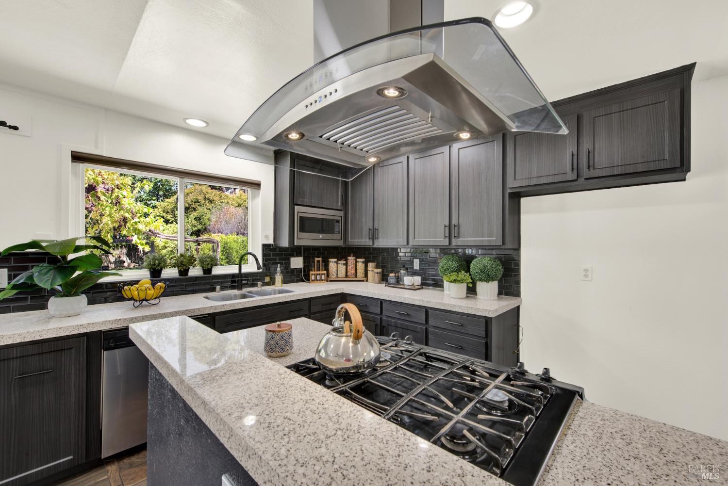 Detail Gallery Image 9 of 35 For 2796 Mankas Blvd, Fairfield,  CA 94534 - 3 Beds | 2 Baths