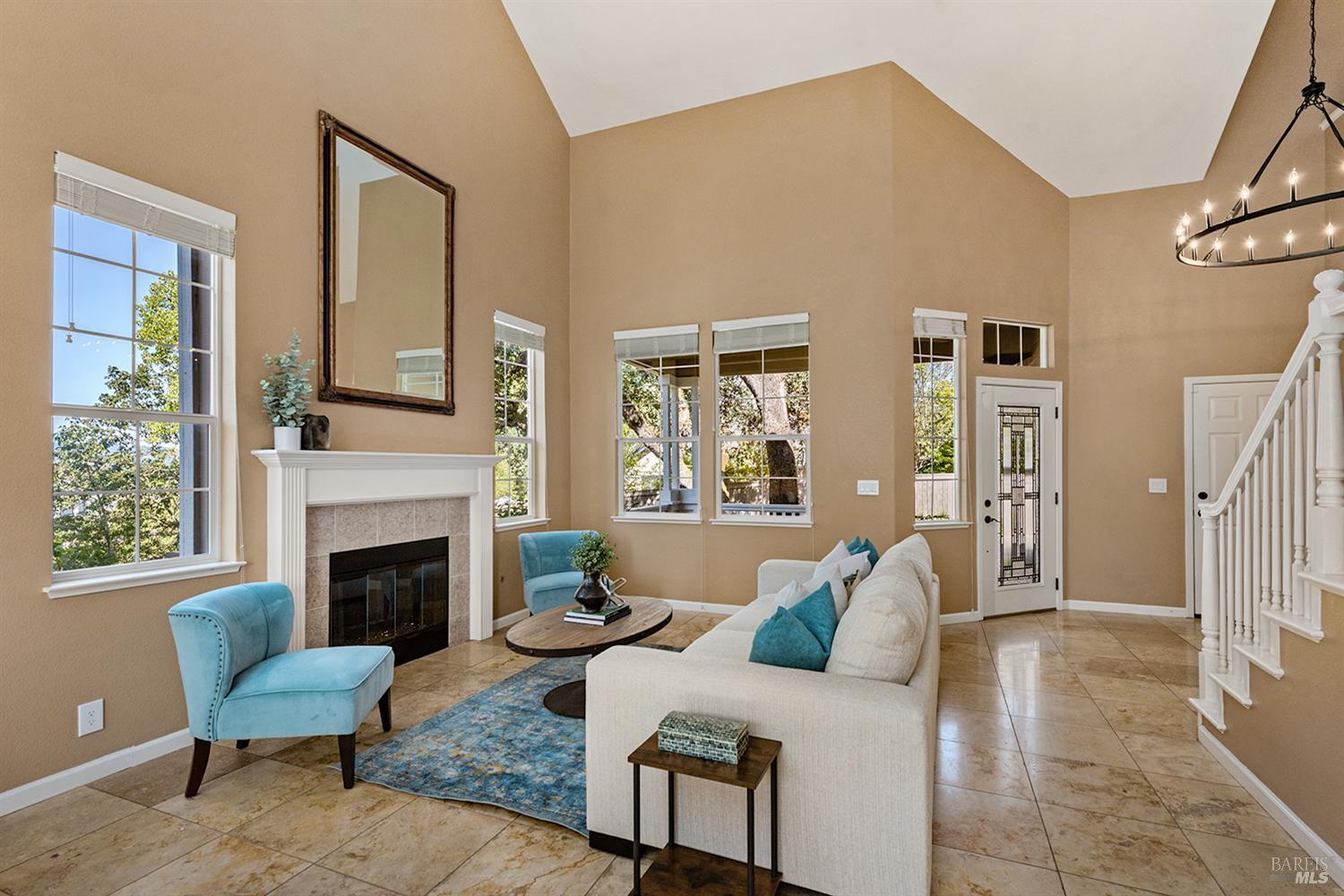 Detail Gallery Image 12 of 35 For 1209 Davida Ct, Windsor,  CA 95492 - 5 Beds | 3 Baths